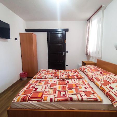 Viktoria Panzio Zamardi Hotel Ngoại thất bức ảnh