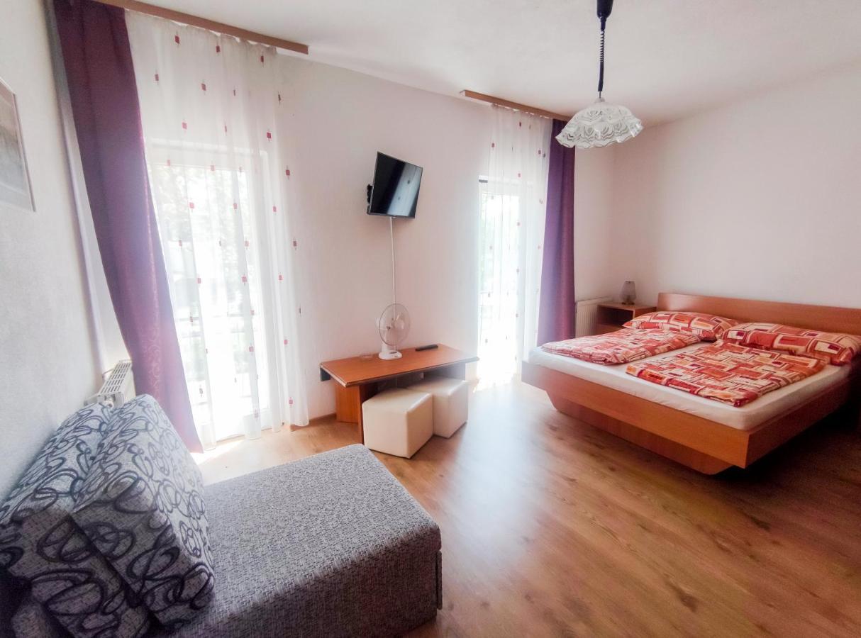 Viktoria Panzio Zamardi Hotel Ngoại thất bức ảnh