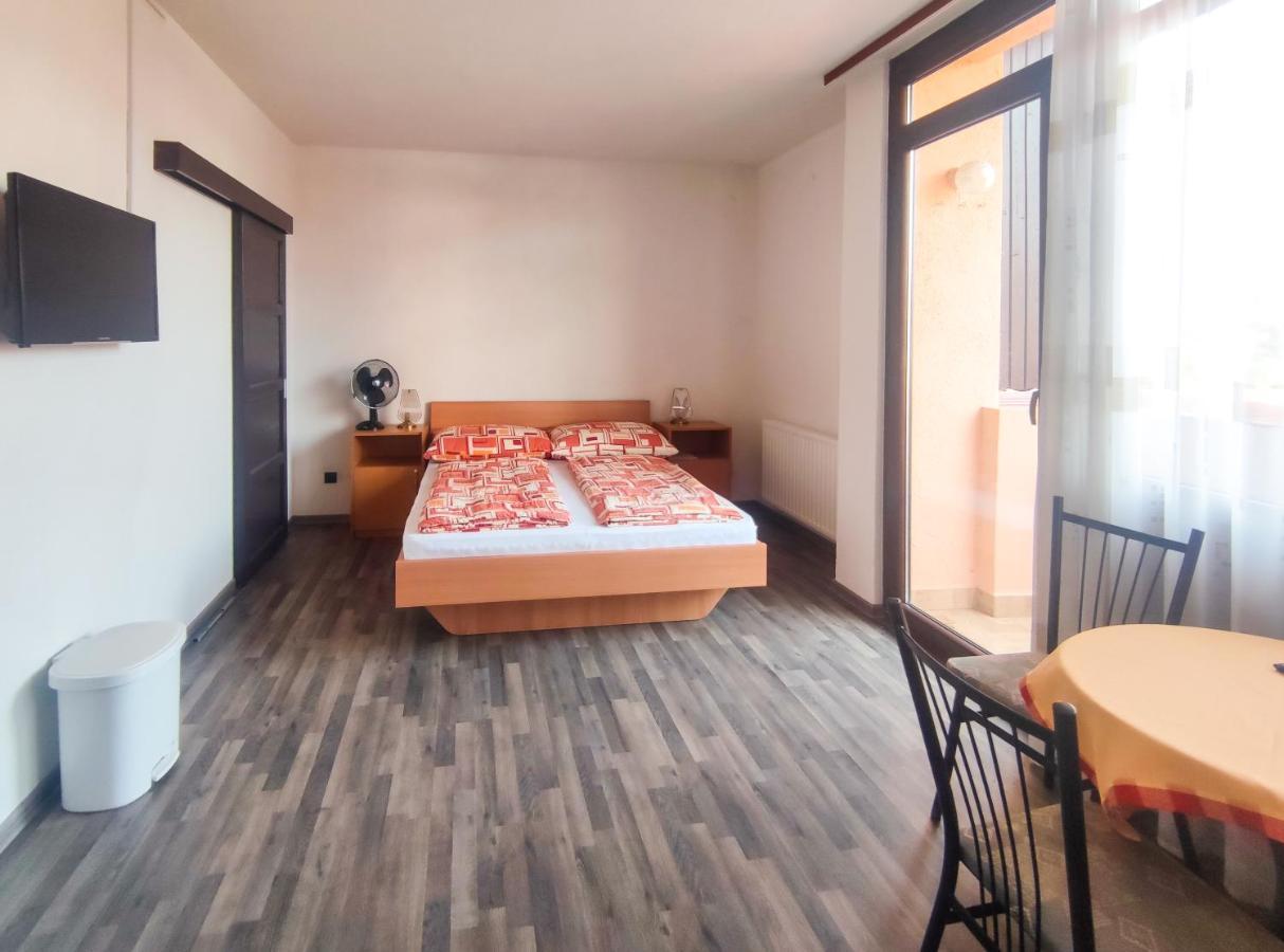 Viktoria Panzio Zamardi Hotel Ngoại thất bức ảnh
