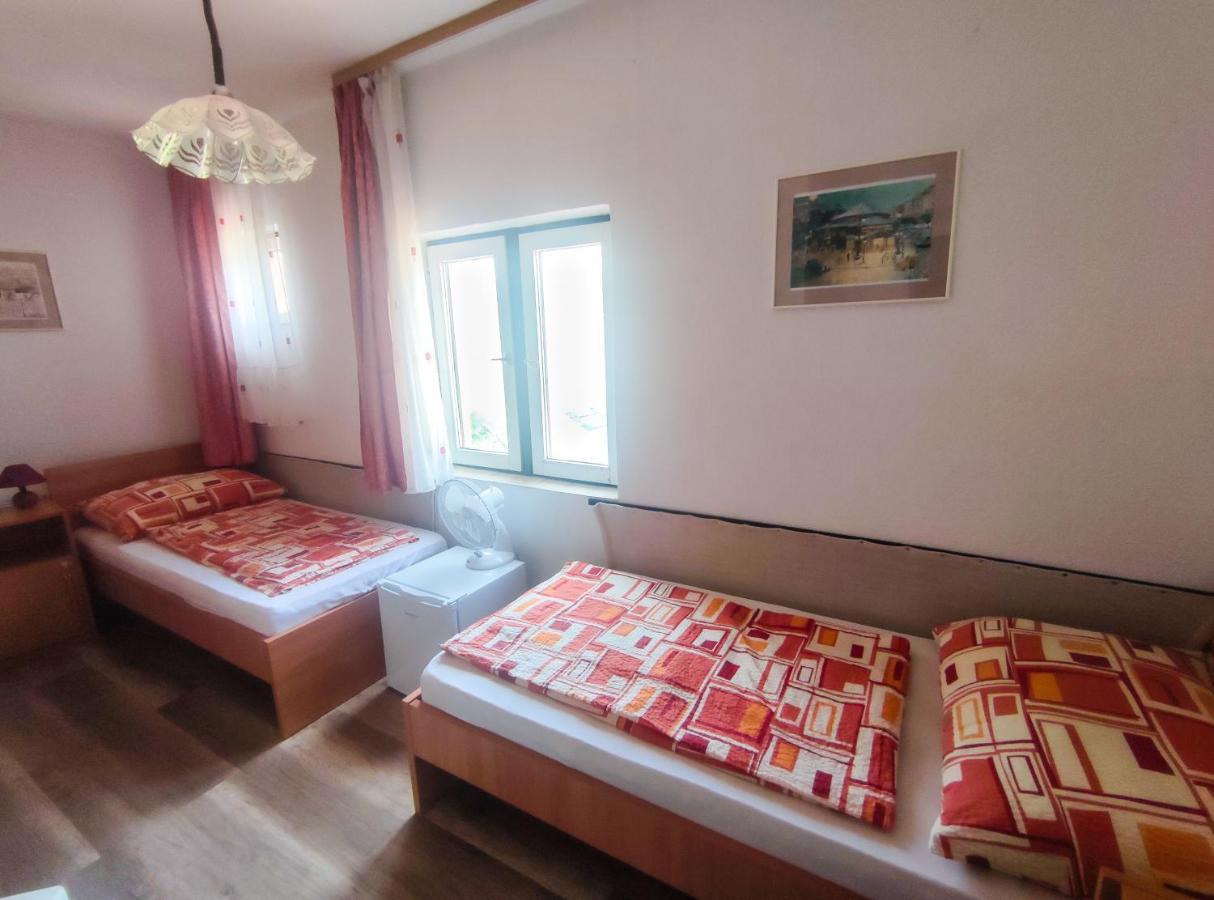 Viktoria Panzio Zamardi Hotel Ngoại thất bức ảnh