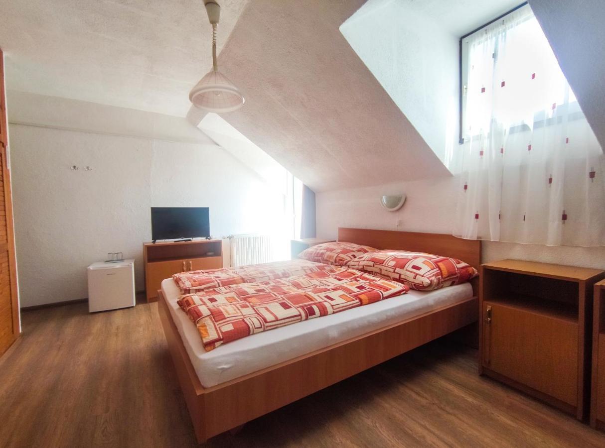 Viktoria Panzio Zamardi Hotel Ngoại thất bức ảnh