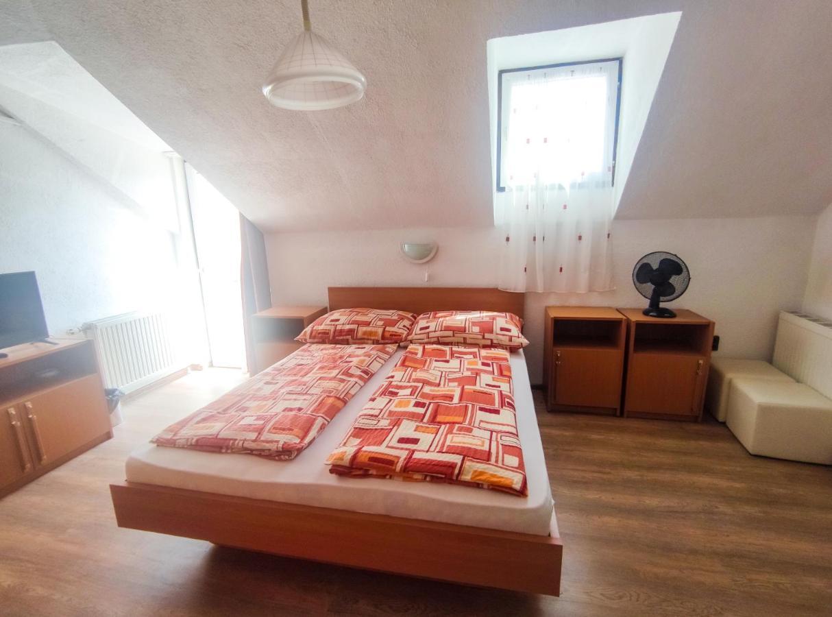 Viktoria Panzio Zamardi Hotel Ngoại thất bức ảnh