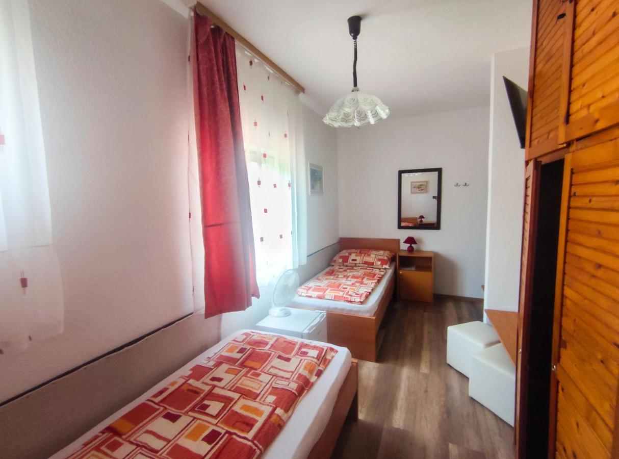 Viktoria Panzio Zamardi Hotel Ngoại thất bức ảnh
