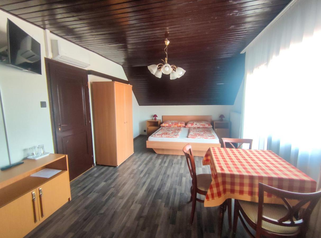 Viktoria Panzio Zamardi Hotel Ngoại thất bức ảnh