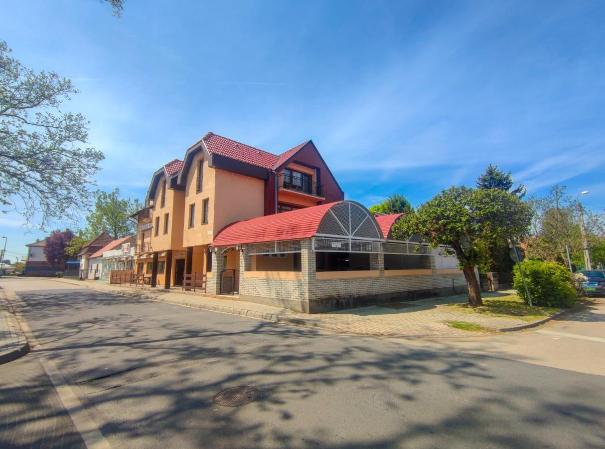Viktoria Panzio Zamardi Hotel Ngoại thất bức ảnh