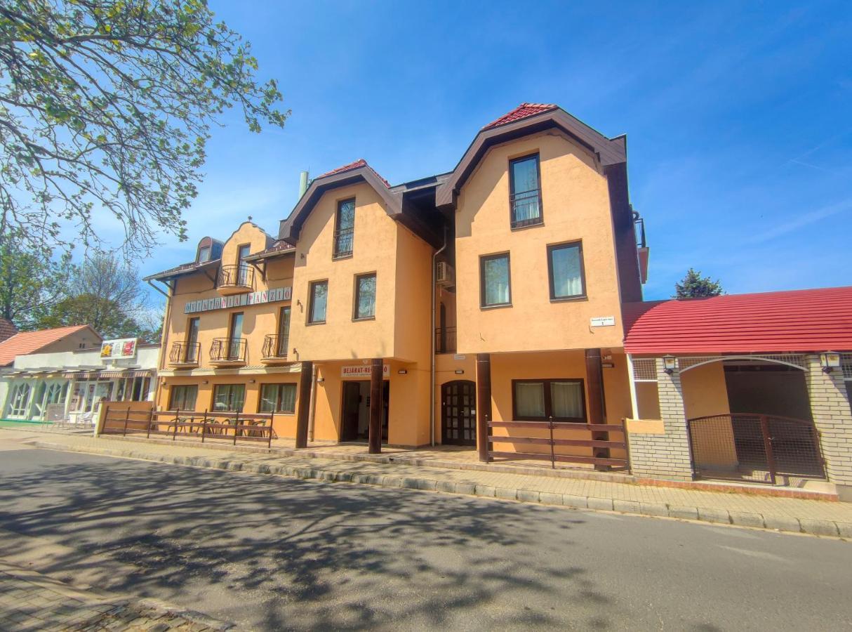 Viktoria Panzio Zamardi Hotel Ngoại thất bức ảnh