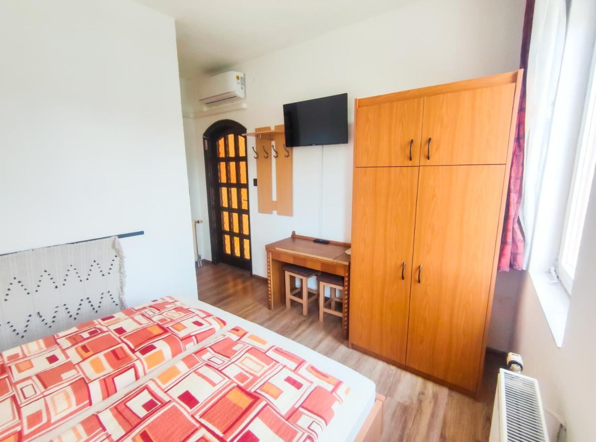 Viktoria Panzio Zamardi Hotel Ngoại thất bức ảnh