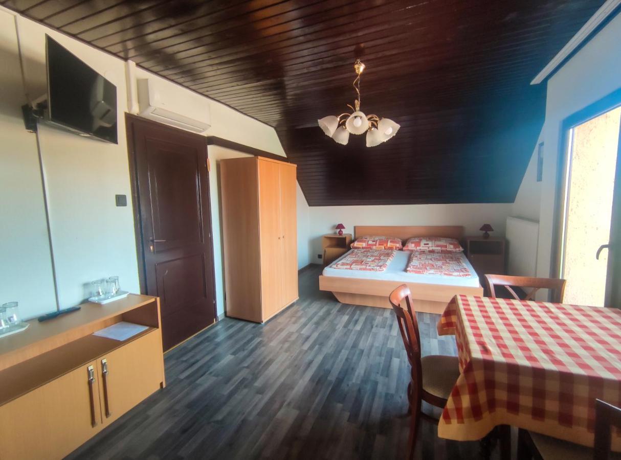 Viktoria Panzio Zamardi Hotel Ngoại thất bức ảnh